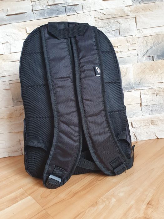 Plecak Nike czarny do szkoły i nie tylko