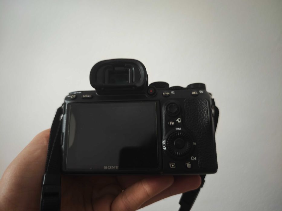 Sony a7 III (1500 disparos) + Tamron 28-200 2.8-5.6 + Samyang 85 1.4 AF