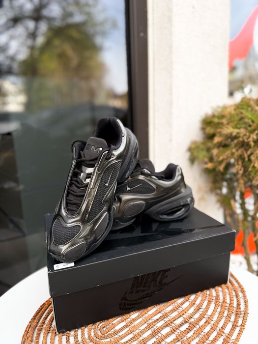 Nike W Air Max Muse у кольорі Black/Metallic Silve