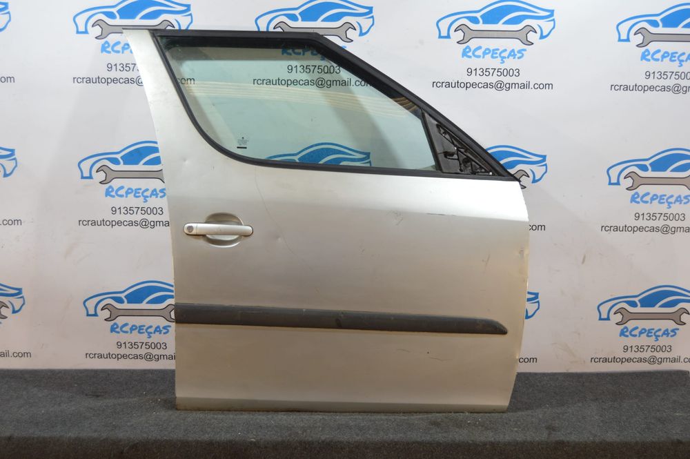 PORTA FRENTE FRONTAL DIREITA SKODA ROOMSTER I 1 MK1 5J 5J7 FECHO