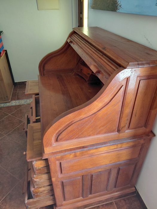 Secretária antiga em madeira maciça