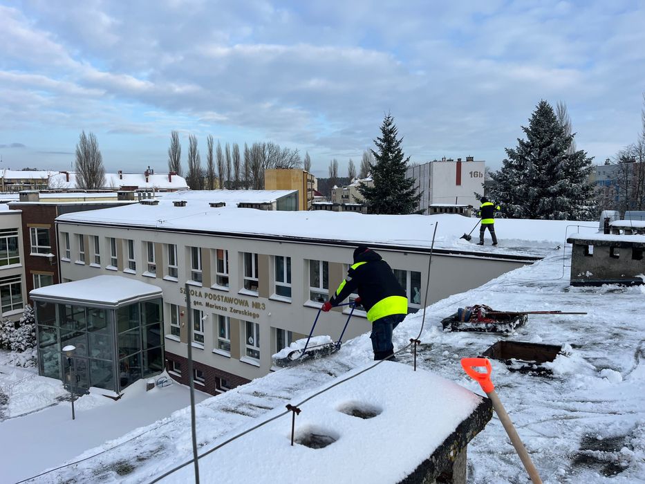 Odśnieżanie dachu
