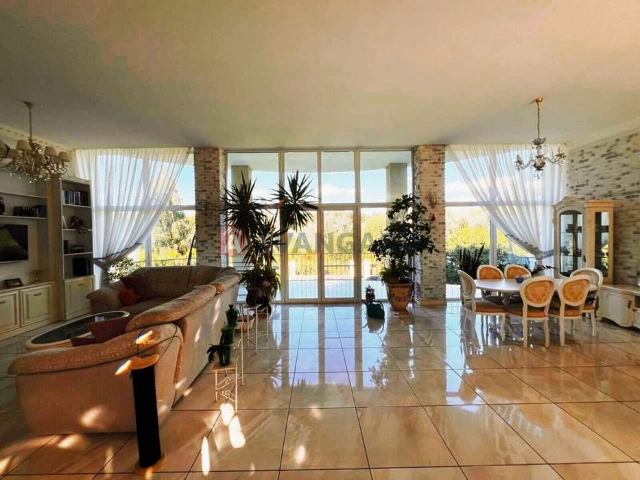 Комфортабельний особняк в Дахнівці