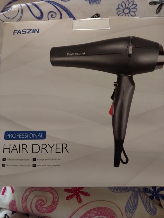 Nowa suszarka do włosów, 5 końcówek w tym dyfuzor, uchwyt, szczotka.