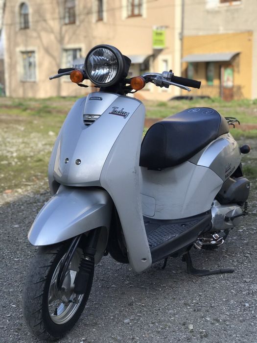 Скутер Honda today