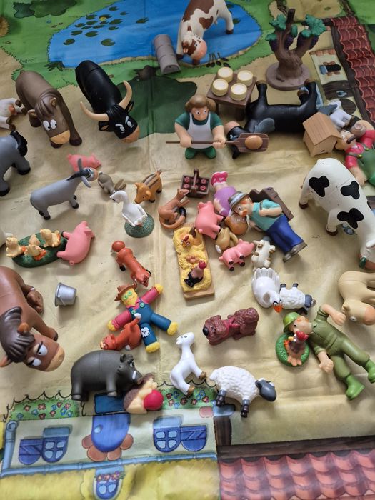 Wesoła Farma Deagostini książki + figurki + mata