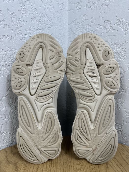 Жіночі кросівки Adidas ozweego