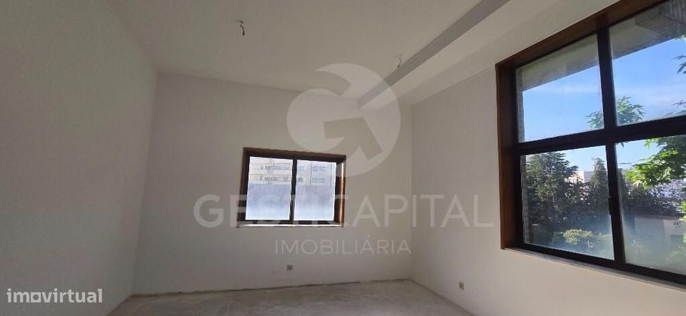 Escritório e lug garagem duas fracoes autonomas