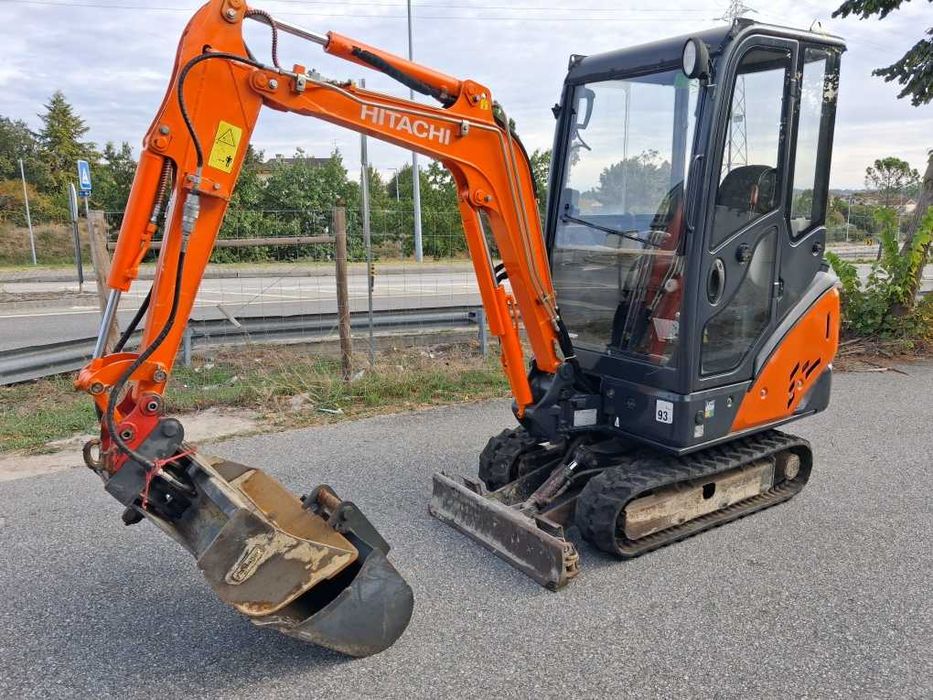 Mini Giratória / Mini Escavadora Hitachi ZX18