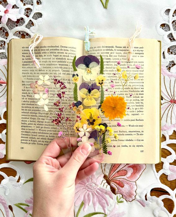 Zakładka do książki z suszonymi kwiatami 3 sztuki