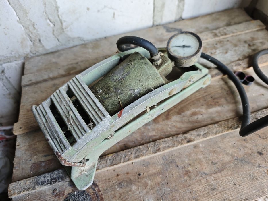 Solidna pompka nożna ZSRR