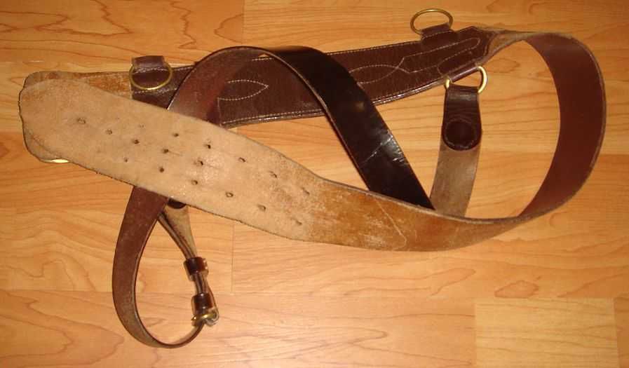 Британский офицерский ремень
"Сэм Браун"