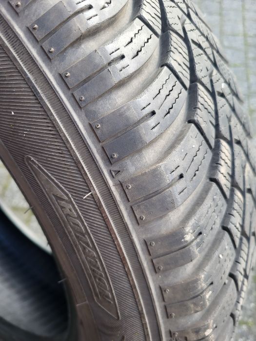 Opona zimowa 195/65 R15