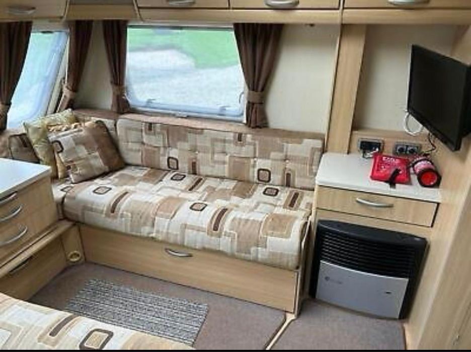 Caravana Abbey Vogue 2 650 + Avançado Kampa Air 400