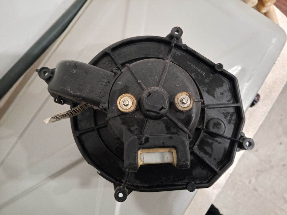 Моторчик печки отопителя Пежо партнёр 2