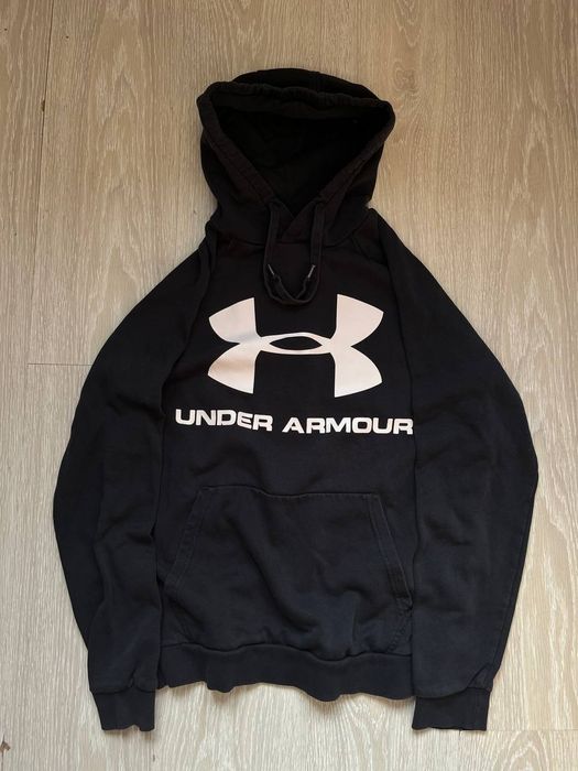 granatowa bluza under armour