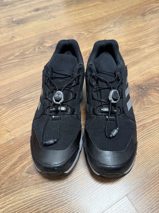 Продам трекінгові кросівки adidas terrex
