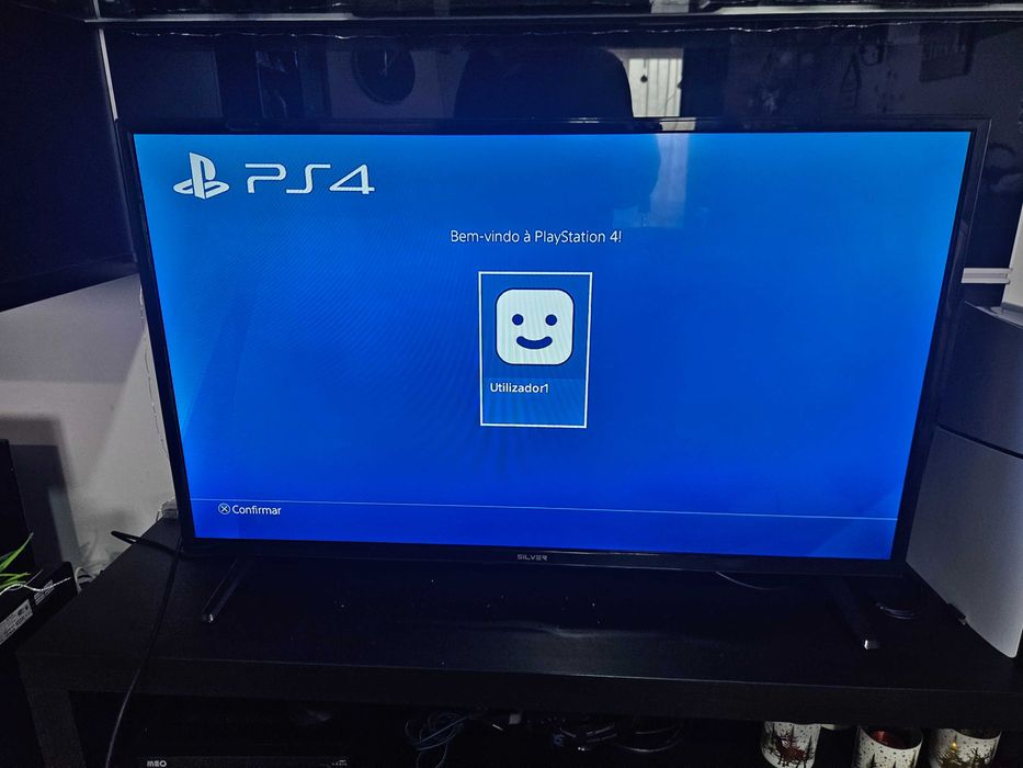 PlayStation 4 500GB + 2 comandos – ótimo estado