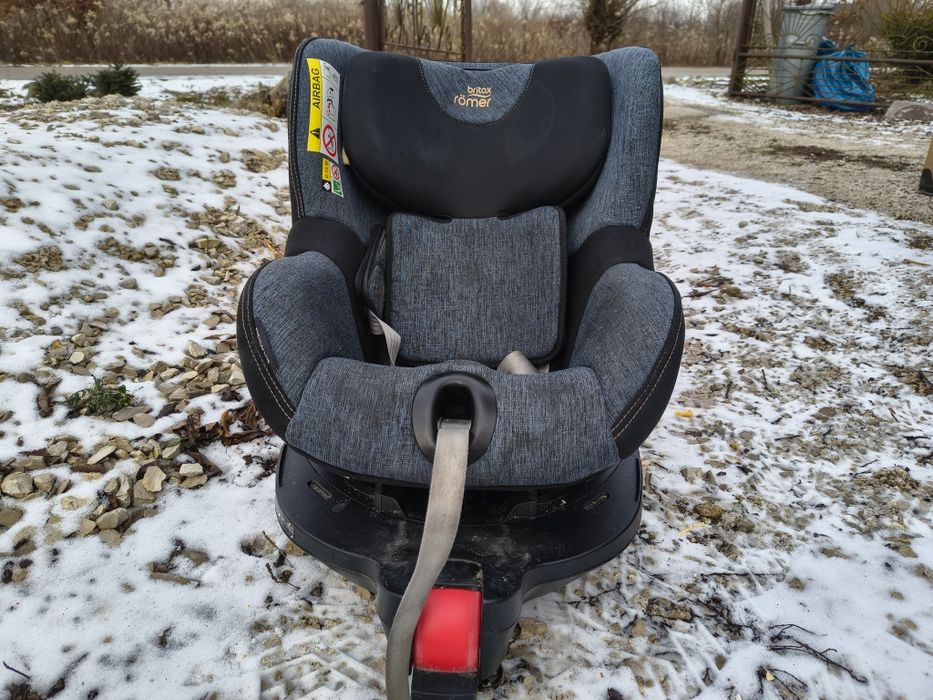 Fotelik samochodowy dla małego dziecka