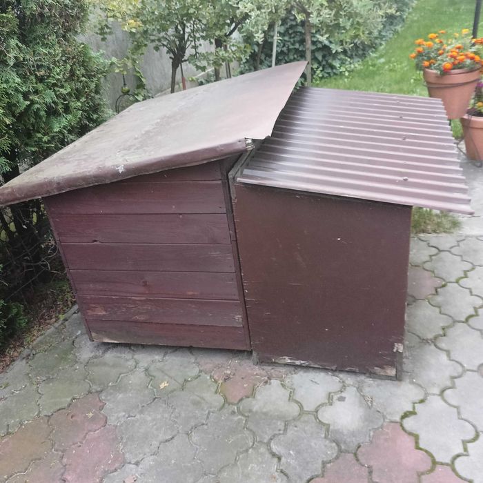 Buda ocieplana dla psa