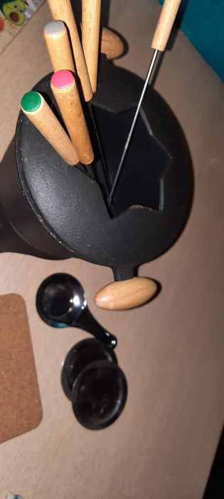 Żeliwny zestaw do fondue