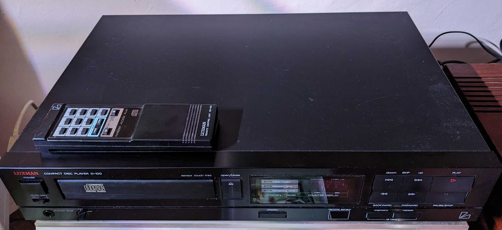 Luxman D-100 cd player