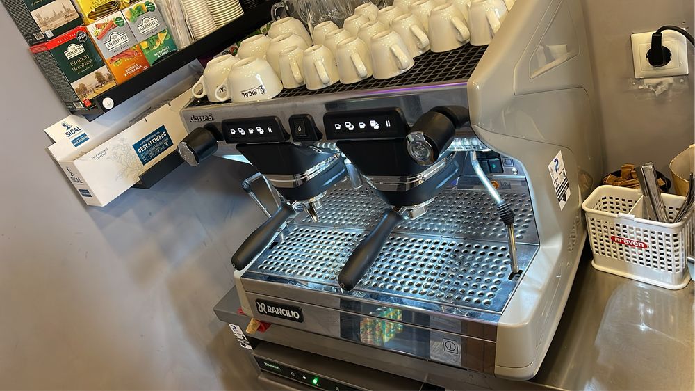 Maquina de cafe semi nova