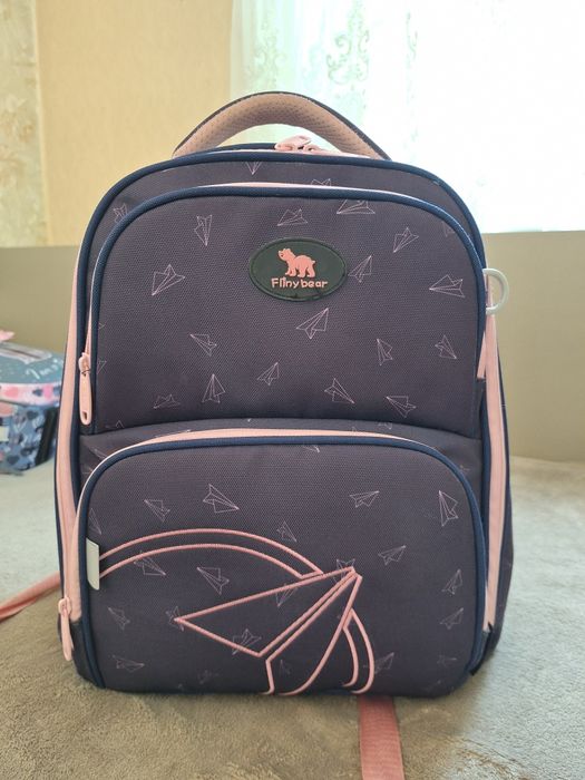 Шкільний рюкзак для дівчинки