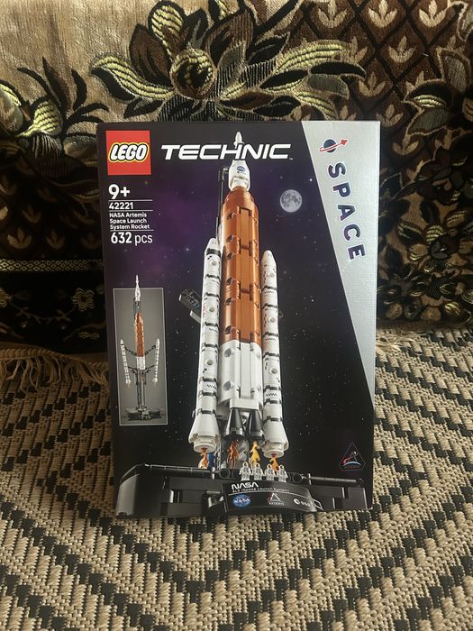 LEGO Technic Ракета із системою космічного запуску NASA Artemis 42221