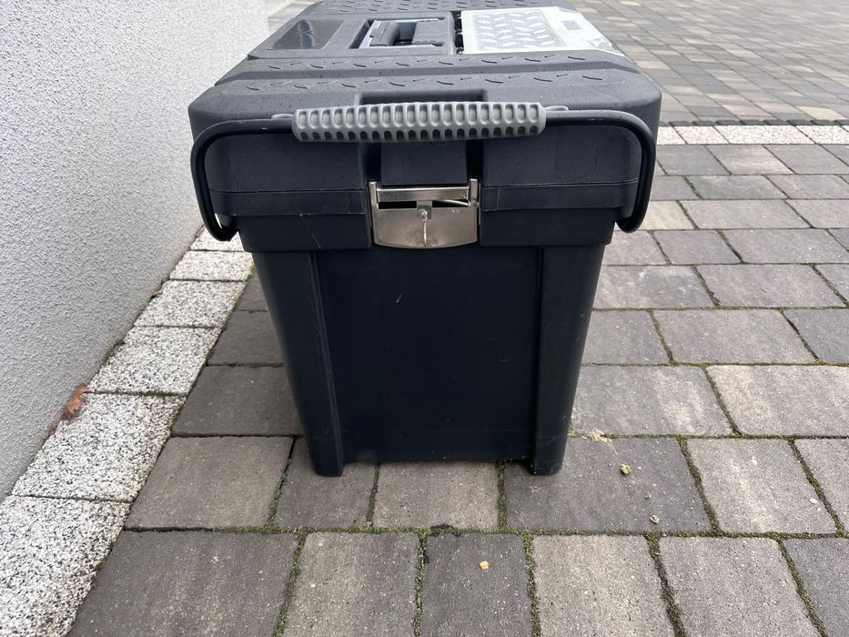 Narzędziowa skrzynka na kółkach Stanley 53l
