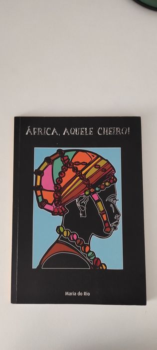 Livro "África, aquele cheiro" de Maria do Rio