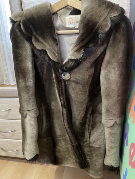 Шуба з мутона.