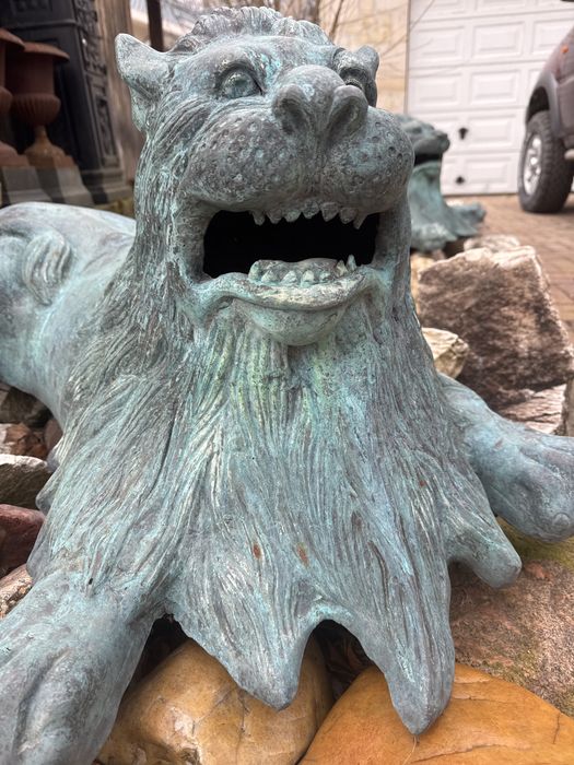 Stare lwy orientalne z brązu lew kolekcja