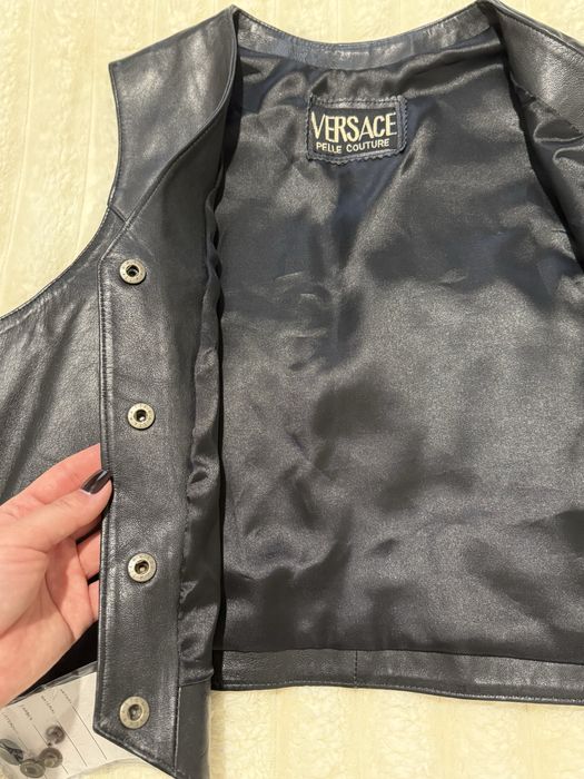 Кожаная жилетка Versace