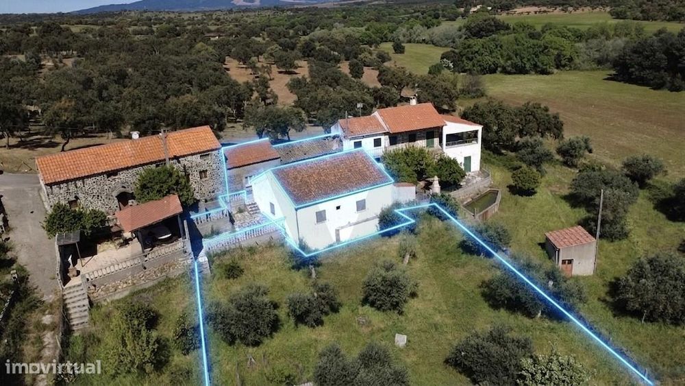 OPORTUNIDADE: Moradia + 2 Casas para Recuperar, Terreno e Vistas Única