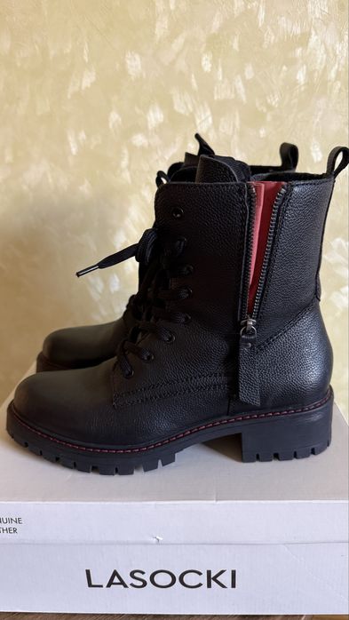 Продаю жіночі черевики Lasocki 40 розмір