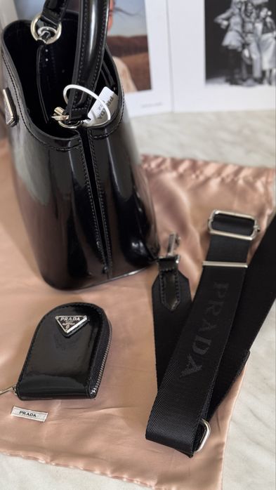 Сумка тоут Prada кожа в наличии