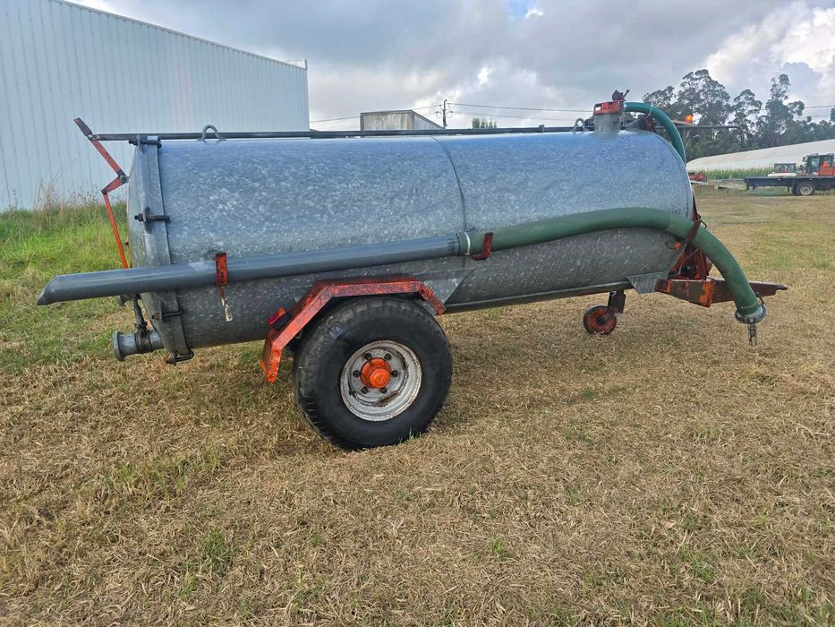 Cisterna agricola 3000 litros usada