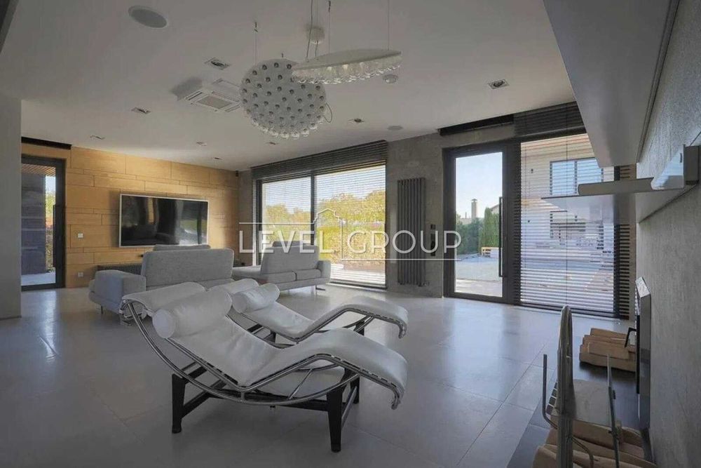 Продаж сучасного будинку з басейном та озером, 10 км від Києва,Осещина