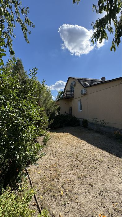 Продам дом 230 кв.м у реки С.Донец