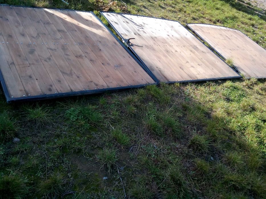 Drewniana brama, furtka, przęsła 9 metrów bieżących