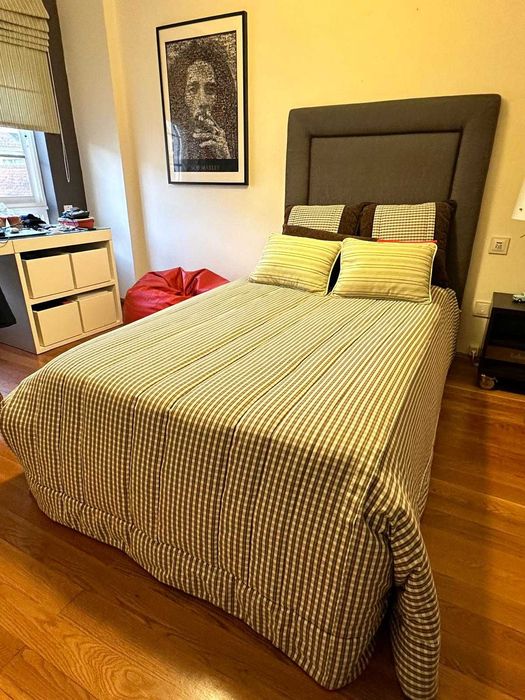 Cama completa (cabeceira + sommier + colchão)
