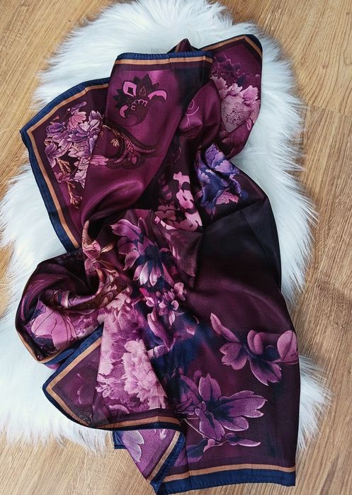 Cudna jedwabna chusta apaszka Flower Print / 65 cm x 65 cm