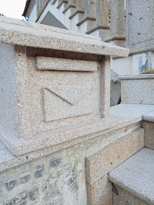 Caixa de correio em pedra