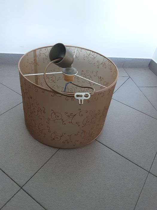 Candeeiro de tecto tons dourado