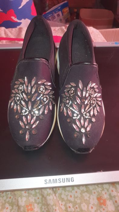 Продам красовки жіночі