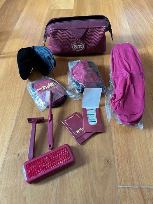 Bolsa de viagem com montes de acessórios