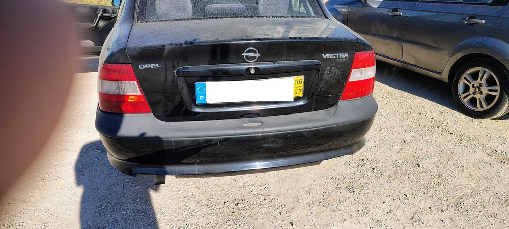Opel Vectra B 1.7TD com avaria