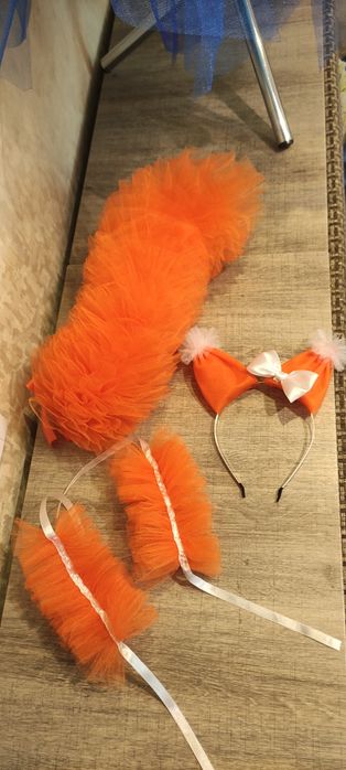 Хвіст для костюма білочка, лисичка. Каркасний, фатиновий.