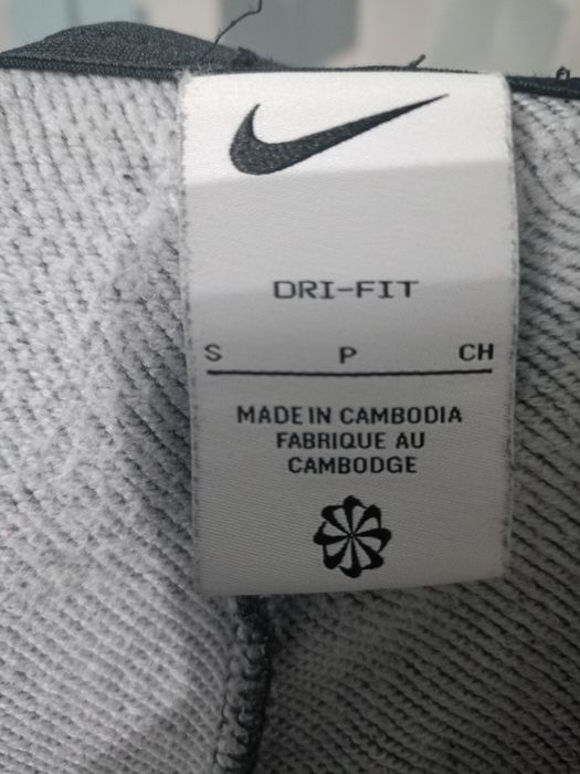 Szare spodnie nike